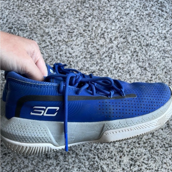 Boys Under Armour shoes - Picture 4 of 11